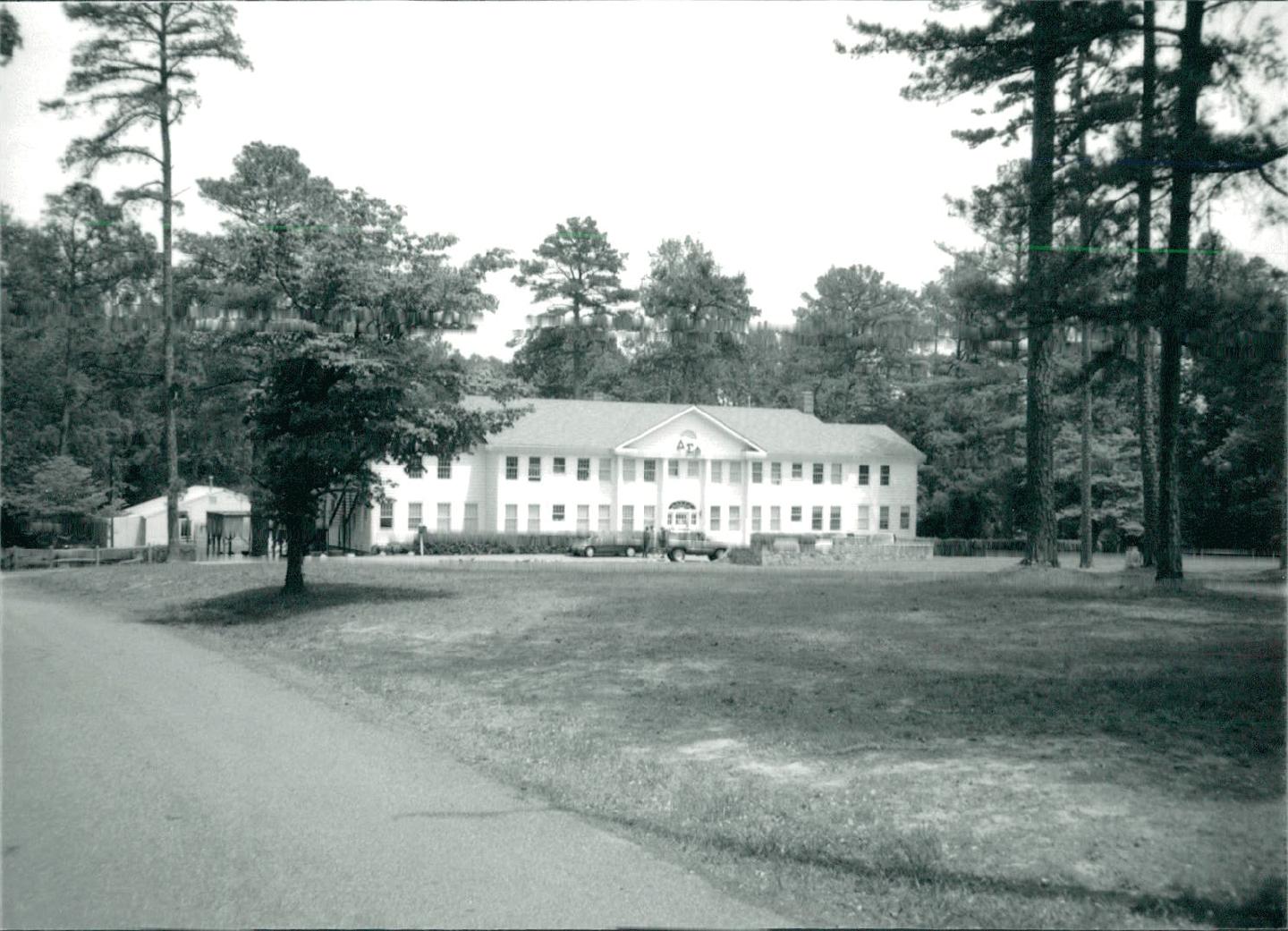 Carolina Pines Hotel, 1999