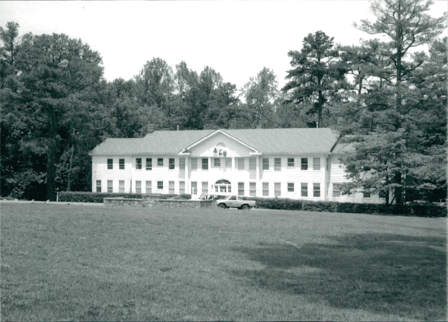 Carolina Pines Hotel, 1999