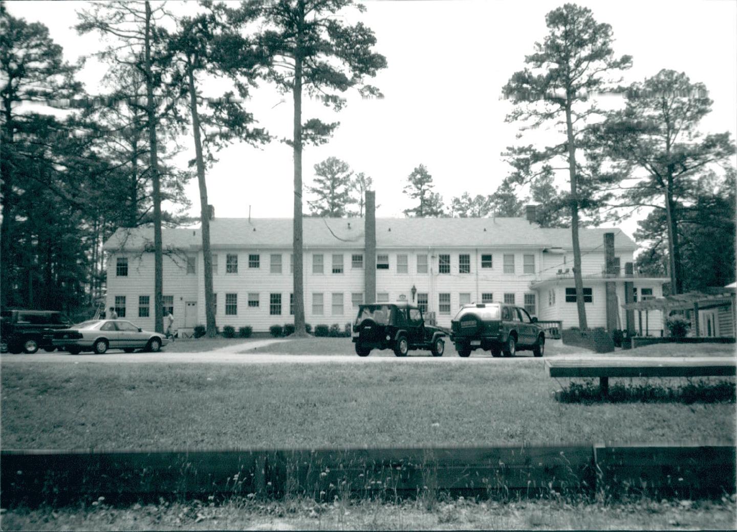 Carolina Pines Hotel, 1999