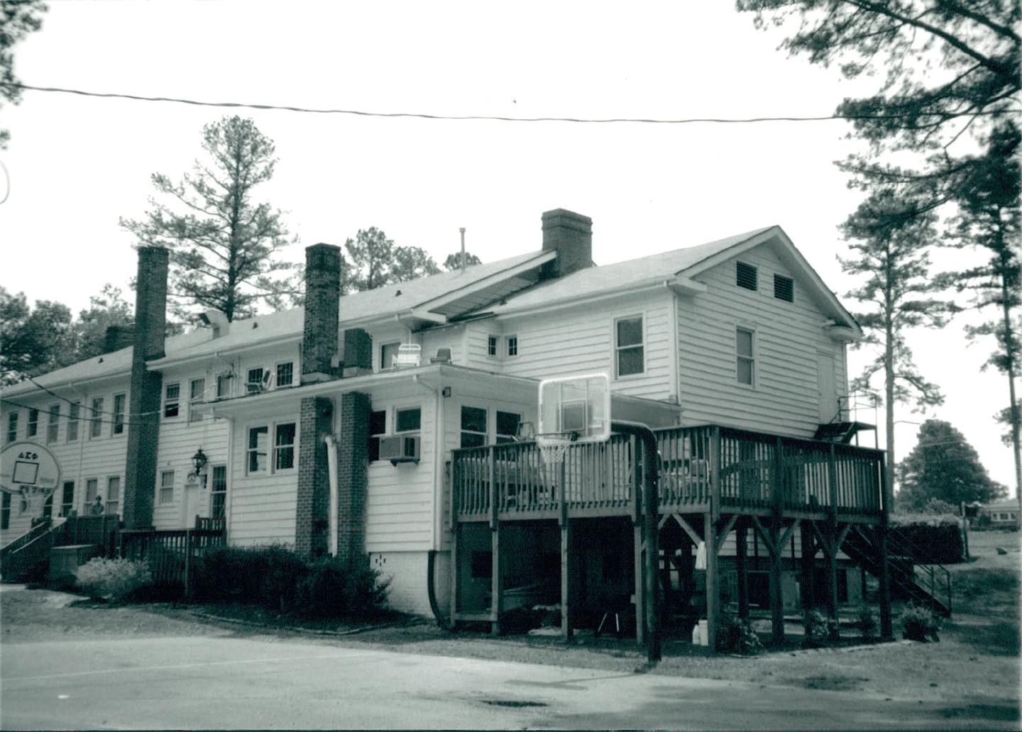 Carolina Pines Hotel, 1999