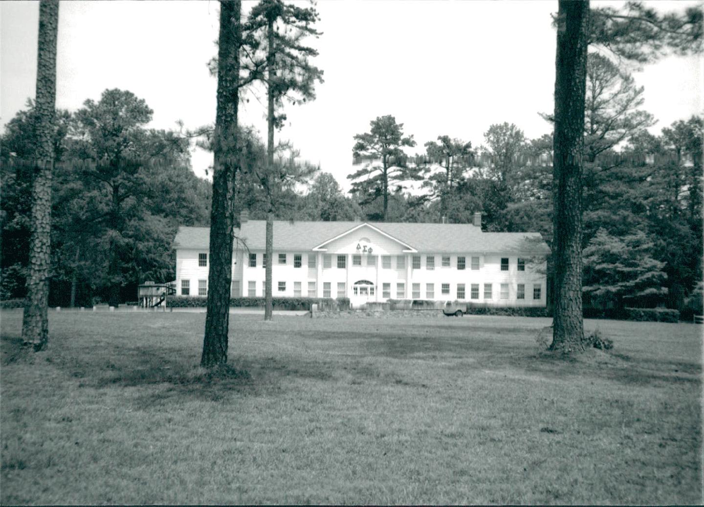 Carolina Pines Hotel, 1999