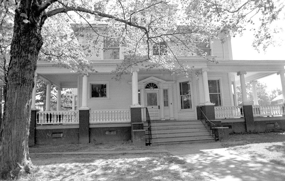Lee House, 1976
