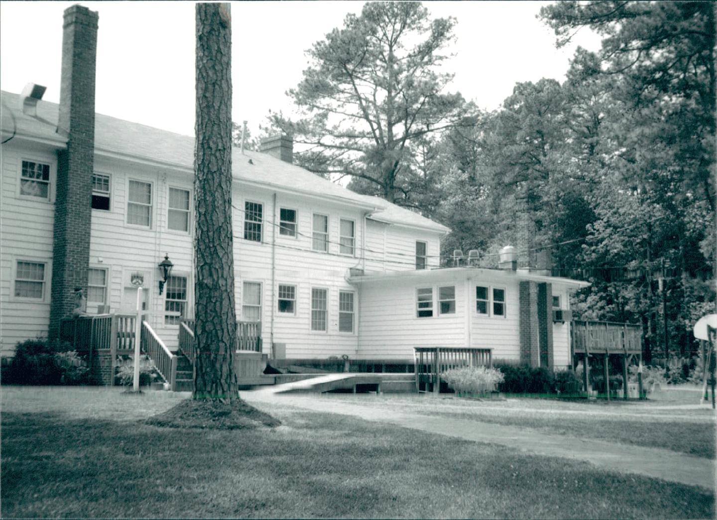 Carolina Pines Hotel, 1999