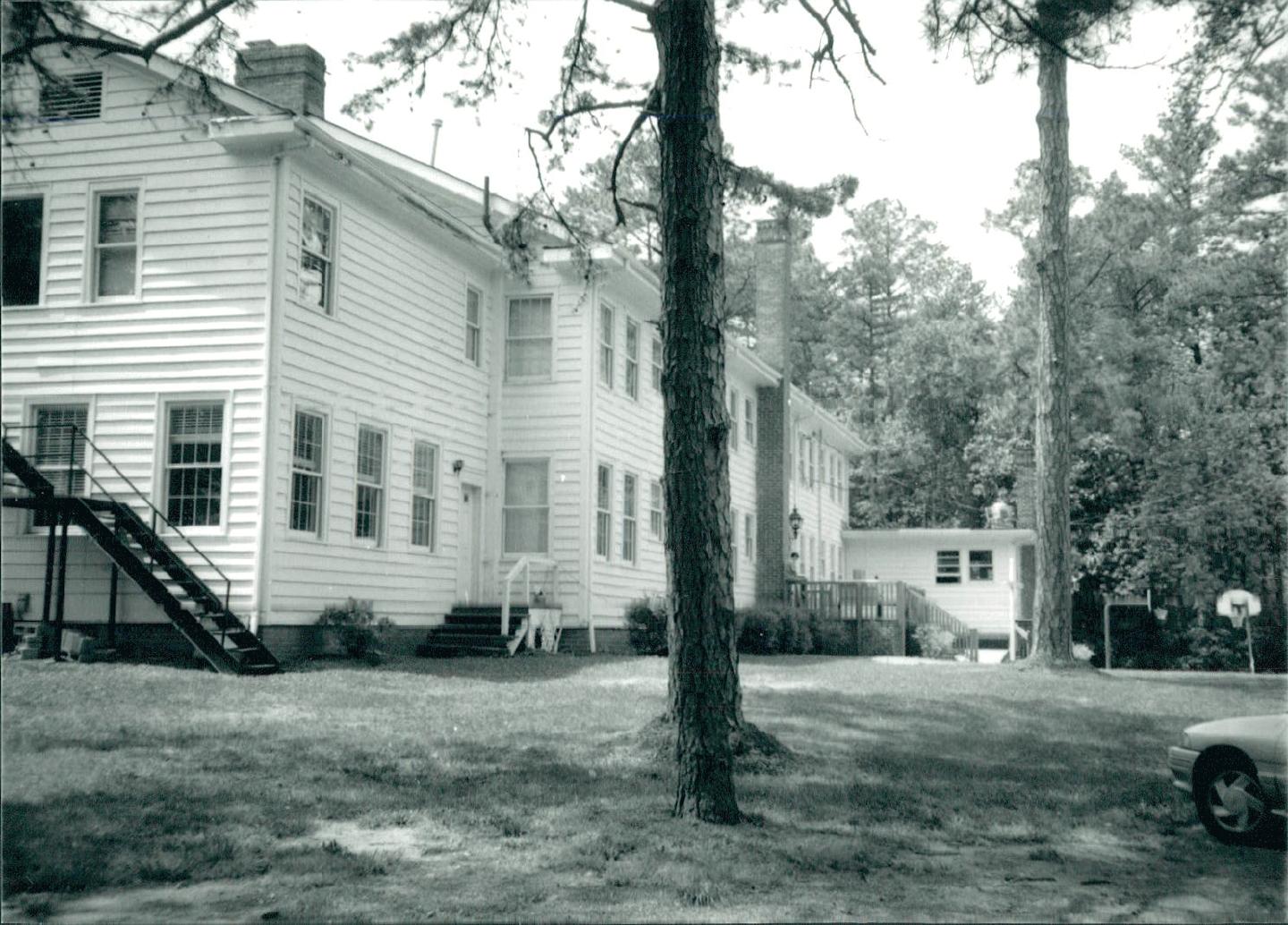 Carolina Pines Hotel, 1999